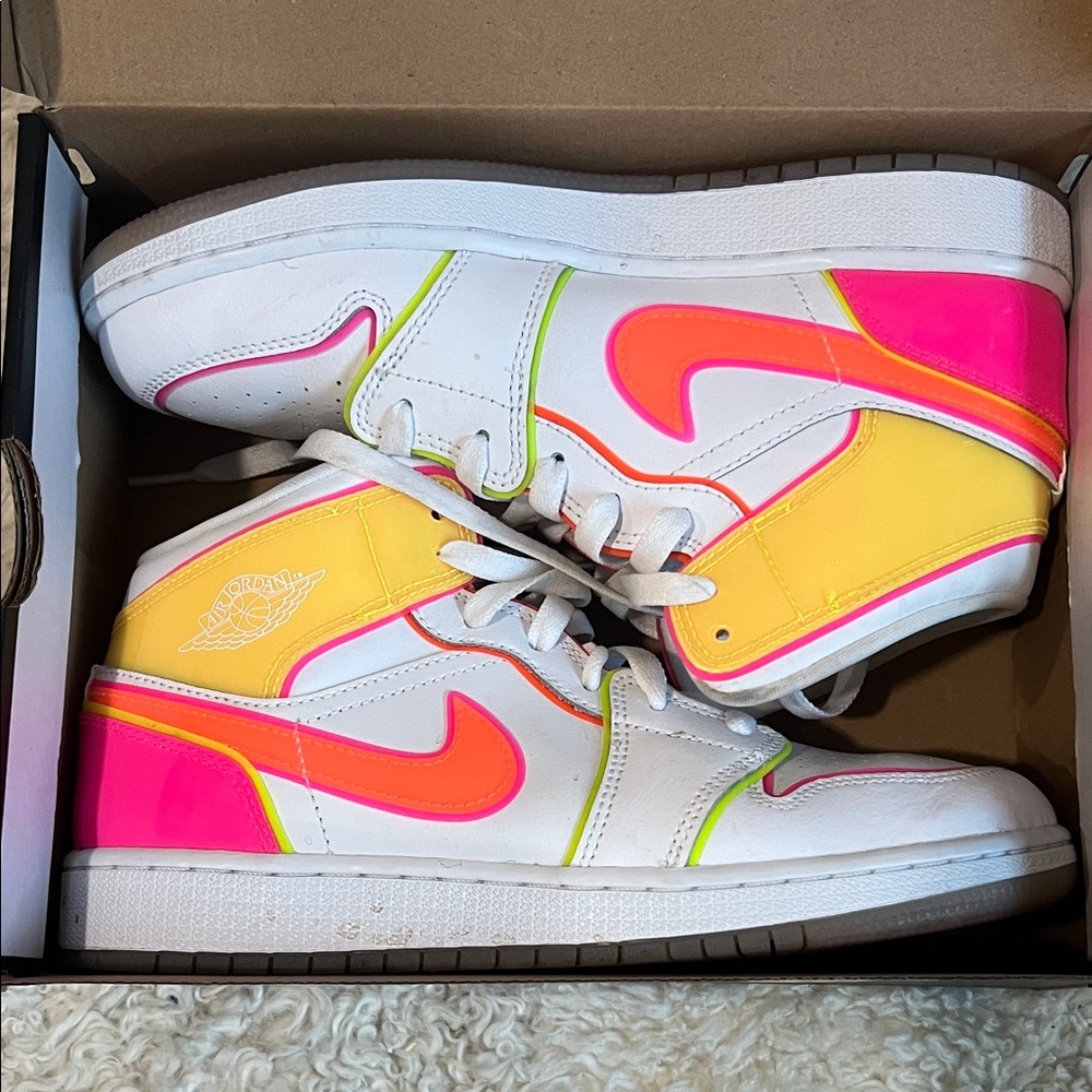 Like New - Nike Air Jordan Womens 1 Mid SE Edge Glow